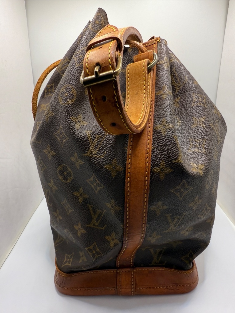 ELEGANT LOUIS VUITTON NOE BAG! - Picture 14 of 17